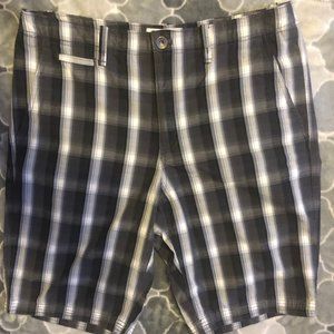CALVIN KLEIN BLK/WHT PLAID SHORTS 33'S